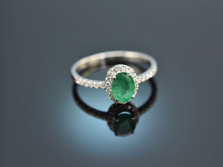 Sch&ouml;nes Gr&uuml;n! Smaragd Ring mit Brillanten Wei&szlig; Gold 750