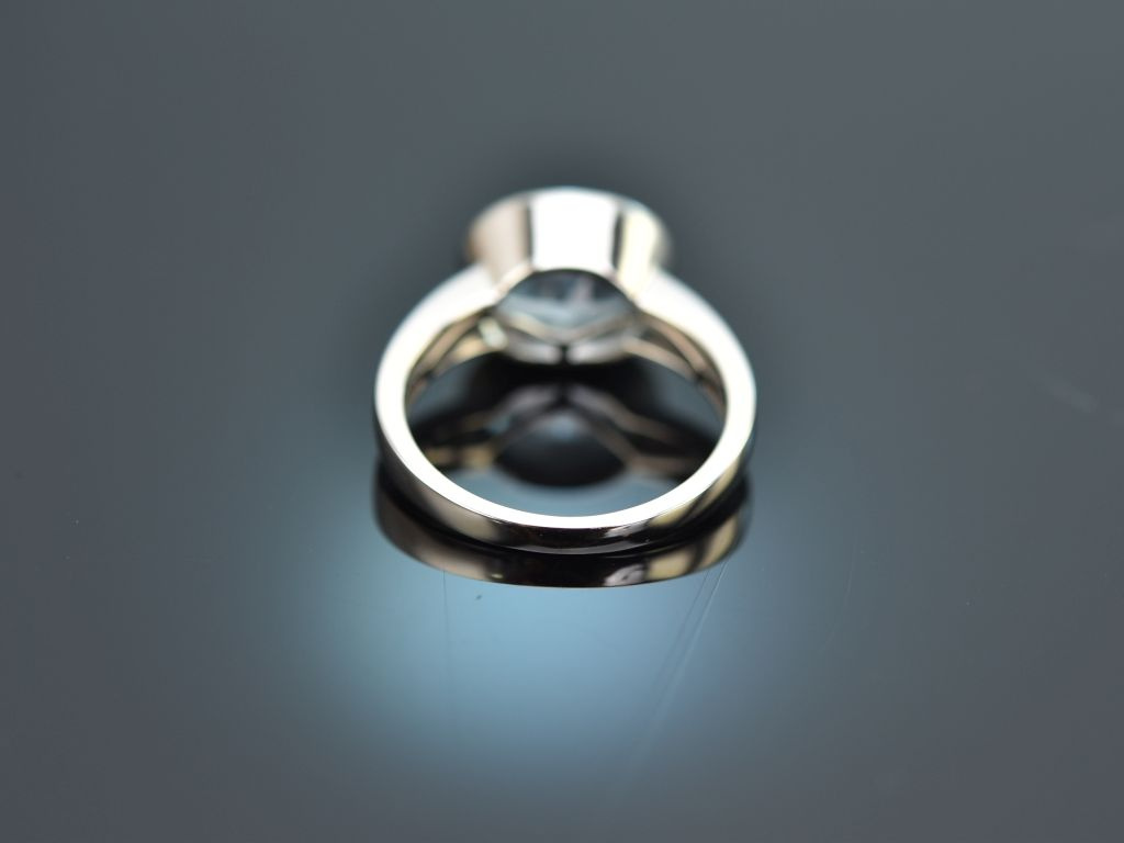 Sky Blue! Ring mit schönem Blau Topas Weiß Gold 585, 799,00 €