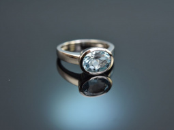 Sky Blue! Ring mit sch&ouml;nem Blau Topas Wei&szlig; Gold 585