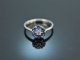 Blue Daisy! Klassischer Ring mit Saphiren und Brillant Wei&szlig; Gold 750