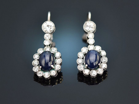 Um 1930! Wundervolle Art Deco Platin Ohrringe mit Saphiren und Diamanten