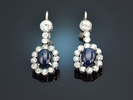 Um 1930! Wundervolle Art Deco Platin Ohrringe mit Saphiren und Diamanten