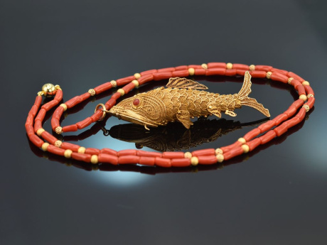 Um 1970! Filigraner Fisch Anh&auml;nger mit Korallen Kette Silber vergoldet