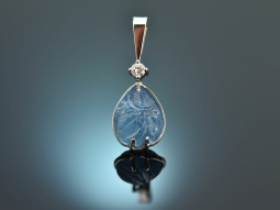 Around 1990! Elegant pendant with aquamarine in relief...