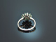 Green Blossom! Feiner Ring mit Smaragden und Diamanten Wei&szlig;gold 750