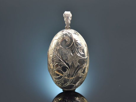 Um 1970! Gro&szlig;er Medaillon Anh&auml;nger mit Floralgravur Silber 925