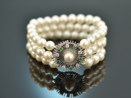 Around 1975! Fine 3-row Akoya cultured pearl bracelet...
