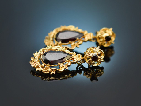 Around 1960! Beautiful large drop earrings with gold 375 garnets