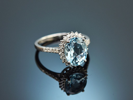 Klassischer Ring mit Blautopas und Brillanten Wei&szlig;gold 750
