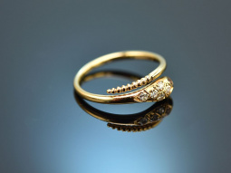 H&uuml;bscher Schlangen Ring mit Diamanten und...