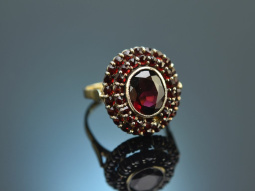 Around 1970! Large classic garnet ring, gold 585