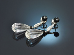Wien um 1950! Art Deco Ohrringe aus Platin Diamanten Onyx und Bergkristalltropfen