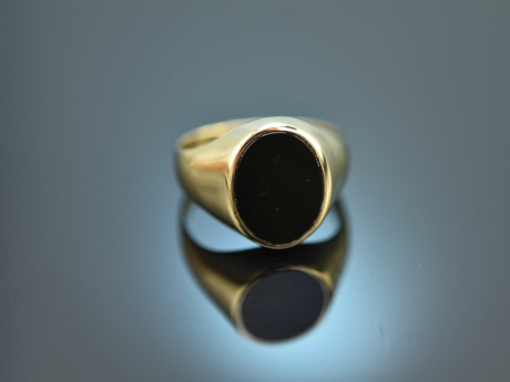 Around 1980! Simple mens coat of arms signet ring with onyx 333 gold