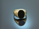 Around 1980! Simple mens coat of arms signet ring with onyx 333 gold