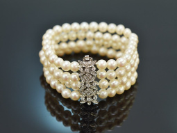 Around 1980! Elegant Akoya cultured pearl bracelet with...