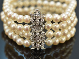 Around 1980! Elegant Akoya cultured pearl bracelet with brilliant clasp white gold 585