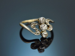 Around 1910! Beautiful Art Nouveau ring with diamonds,...