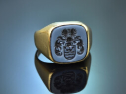 Around 1980! Classic mens coat of arms signet ring with layered agate gold 333