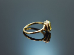 England around 1988! Beautiful ring with peridot gold 375