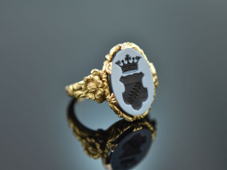 Around 1970! Impressive coat of arms signet ring with engraved layered agate gold 585
