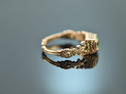 Around 1860! Neo-Renaissance ring with emerald and ornamental enamel gold 585