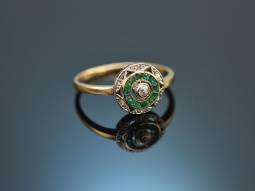 Around 1910! Antique ring with diamonds and emeralds gold...