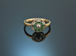 Around 1910! Antique ring with diamonds and emeralds gold...