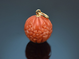 Reliefierter Korallen Kugel Anh&auml;nger mit Gold 585