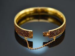 Around 1980! Beautiful simple garnet bangle made of...