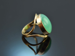 Around 1965! Chic large vintage chrysoprase ring in 585 gold