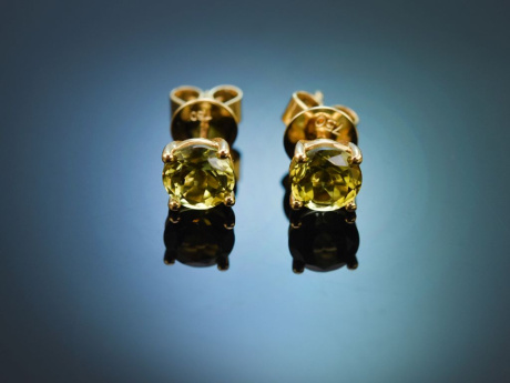 Klassische Ohrringe mit gr&uuml;nen Turmalinen aus Gold 585