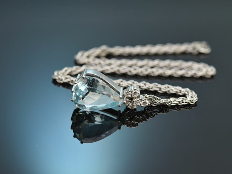Around 1990! Wonderful aquamarine diamond pendant with platinum chain