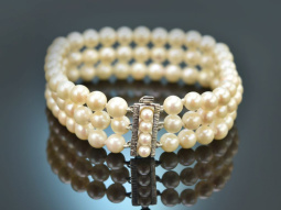 Around 1965! Classic Akoya cultured pearl bracelet with...