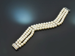 Around 1965! Classic Akoya cultured pearl bracelet with...