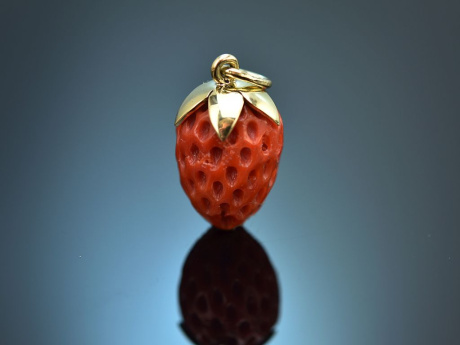 From our studio! Large coral strawberry pendant in 585 gold