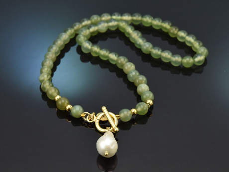 Aus unserer Werkstatt! Handgearbeitete Kette aus Gr&uuml;nachat mit Tropfenzuchtperle und Silber 925