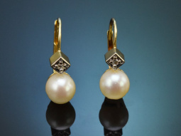 Around 1955! Classic earrings with diamonds and Akoya...
