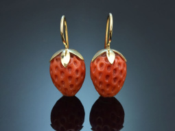 From our workshop! Large coral strawberry earrings in 585...