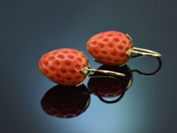 From our workshop! Large coral strawberry earrings in 585...