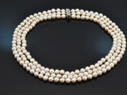 Um 2010! Besonders feines Zuchtperlen Collier 3reihig mit...