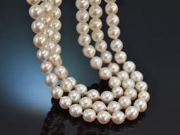 Um 2010! Besonders feines Zuchtperlen Collier 3reihig mit...