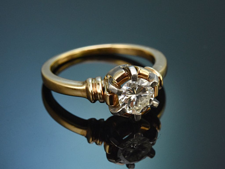 Around 1950! Vintage solitaire ring with a fine 0.7 ct brilliant-cut diamond in 585 gold
