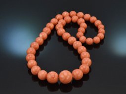 Munich around 1990! Large elegant Momo coral necklace...