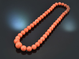Munich around 1990! Large elegant Momo coral necklace...