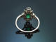 Around 1915! Antique ring with Colombian emerald and diamonds set in platinum