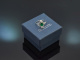 Around 1915! Antique ring with Colombian emerald and diamonds set in platinum