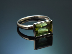 Simple design ring with green tourmaline in 585 white gold
