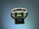 Schlichter Design Ring mit gr&uuml;nem Turmalin aus Wei&szlig;gold 585