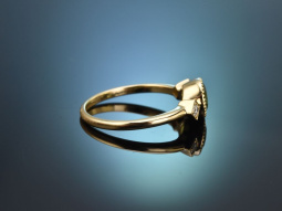 Edler Ring mit Peridot und Diamanten aus Gold 585