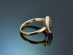 Edler Ring mit schwarzen und wei&szlig;en Brillanten aus...